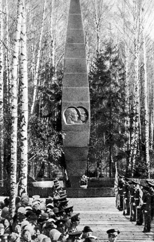 Открытие памятника на месте гибели Ю. А. Гагарина и В. С. Серегина