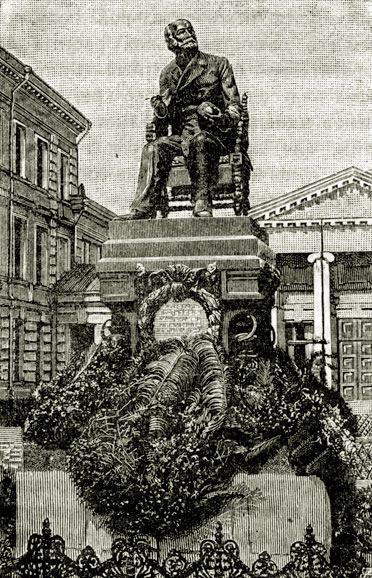 Памятник Н. И. Пирогову в Москве на Пироговской ул., возле клиник