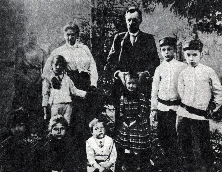 ¬. √. Ўухов с семьей. Ќачало 1900 г. (ѕубликуетс¤ впервые)