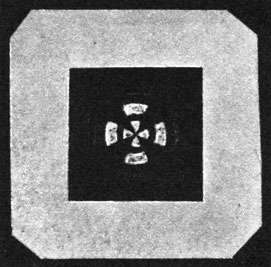Микрофотографическая калотипия картины поляризации на одноосном кристалле. У. Ф. Тальбот, примерно 1842 г. (Музей науки, Лондон.)