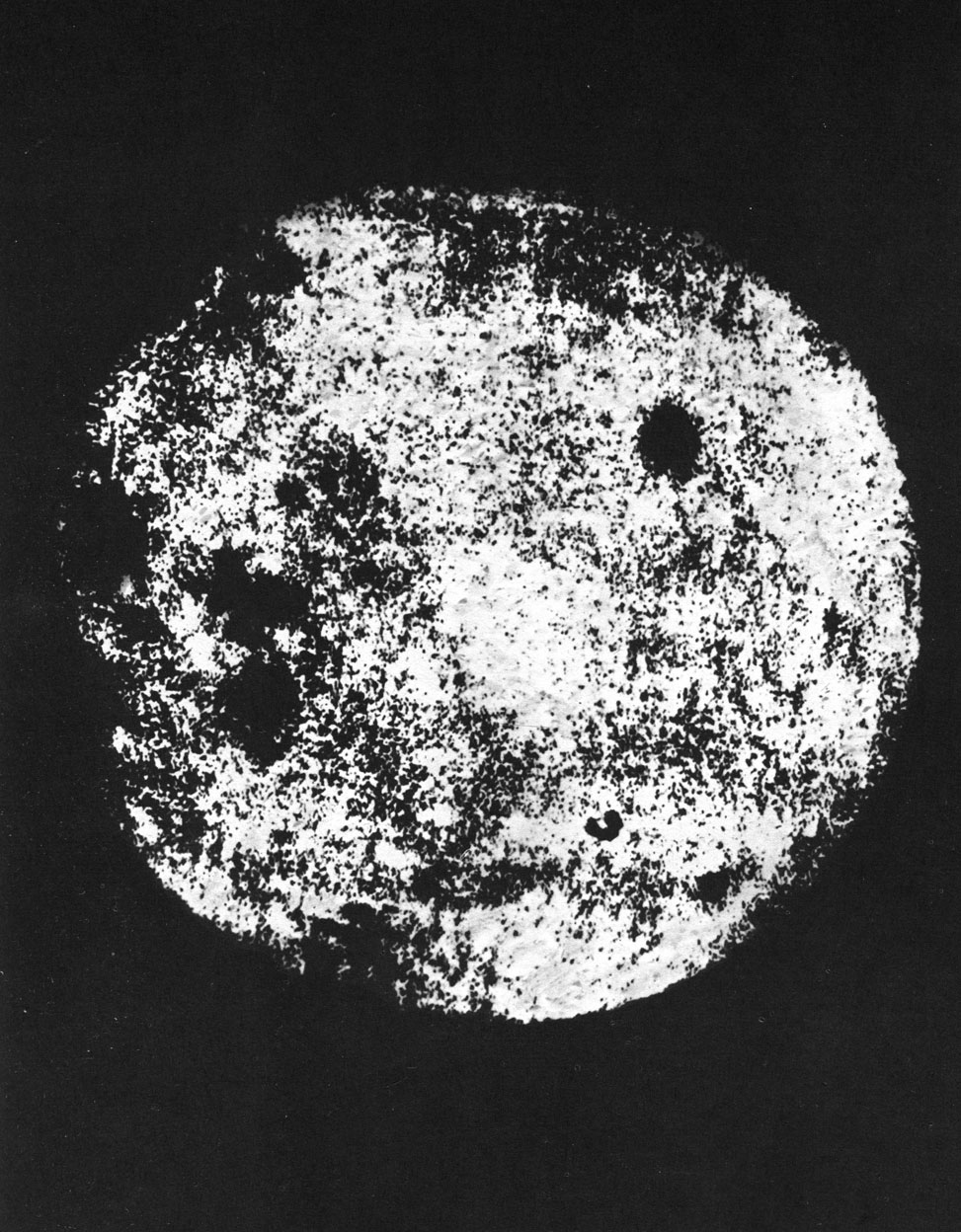 Первый снимок обратной стороны Луны